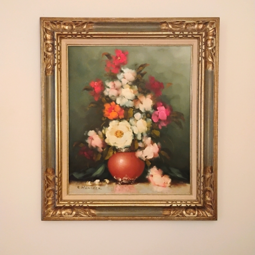 R. HUNTHER FLORAL STILL LIFE OIL ON CANVAS In Ornate Frame